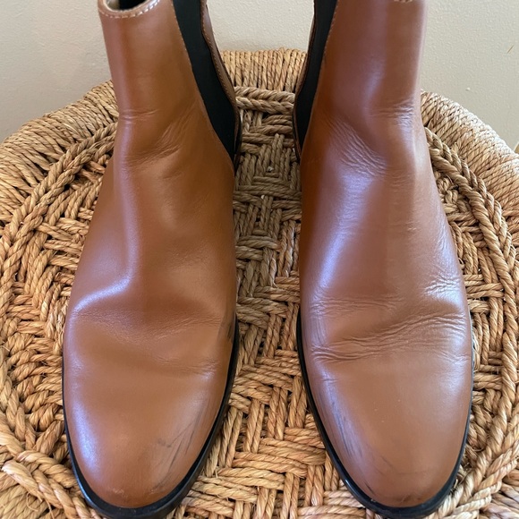 Everlane Modern Chelsea Boot in Cognac - Picture 5 of 5